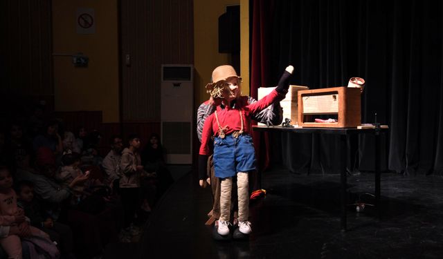 Adile Naşit Tiyatrosu’nda minik seyircilere “Geppetto” coşkusu