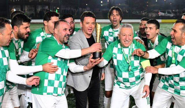 Osmangazi’de futbol coşkusu: Başkan Aydın’dan gol, Basın Yayın’dan zafer