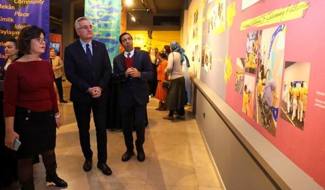 Göçmenlerin yolculuğu ‘Kimlik’le sergilendi