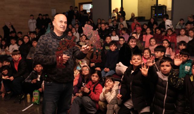 Osmangazi’de gölge oyunu Karagöz’e çocuklardan büyük ilgi