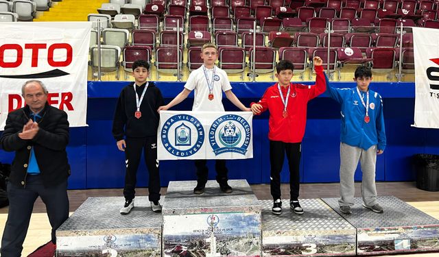 Yıldırım Belediyesi güreşte zirvede: U-17’de 4 madalya