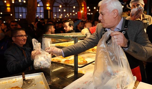Tahanlı pide ve çaylar Başkan Bozbey'den