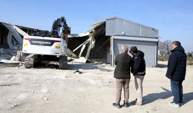 Nilüfer’de 4 kaçak bina yıkıldı