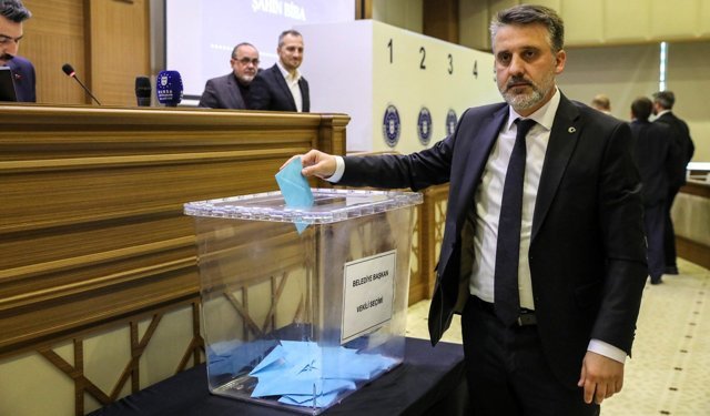 Bursa Büyükşehir’de Başkanvekilliğine Şahin Biba seçildi