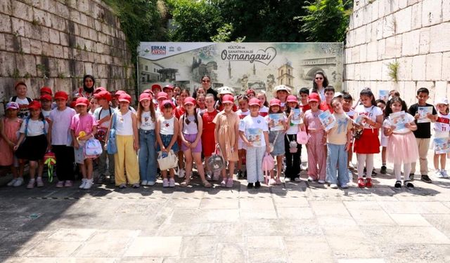 Osmangazi Belediyesi çocuklara kitap ve tarih sevgisi aşılıyor