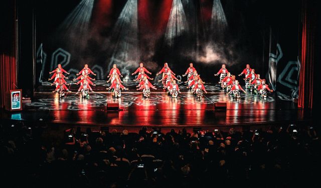 Karagöz Halk Dansları'ndan muhteşem final
