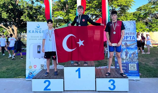 Yıldırımlı genç yüzücüler Türkiye’nin gururu oldu