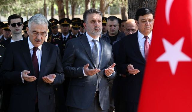 Bursa’da 15 Temmuz programı şehitler anması ile başladı