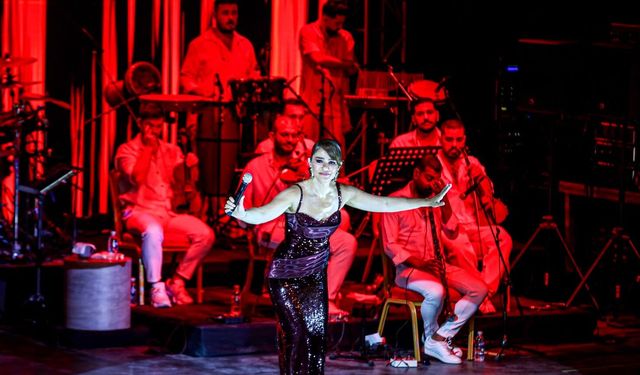 Derya Bedavacı performansıyla Bursa’yı mest etti