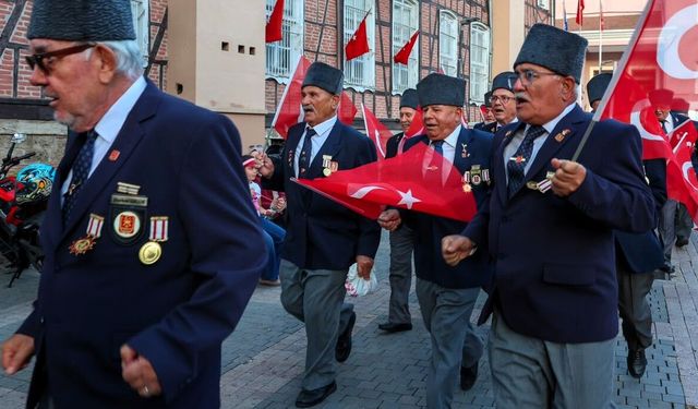 Kurtuluş coşkusu Tarihi Belediye Binası'na taşındı