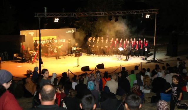 Kurtuluş coşkusu gençlik korosu konseriyle Yeniceköy’e taşındı