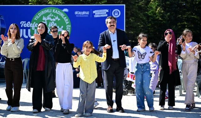 Yıldırımlı kadınlar teleferikle Uludağ’ın keyfini çıkardı
