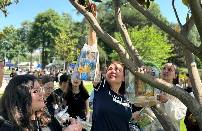 Bursa’da ağaçlar ‘kitap’ açtı