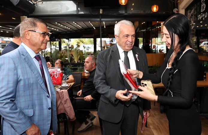 Başkan Şadi Özdemir’den esnafa Cumhuriyet ziyareti