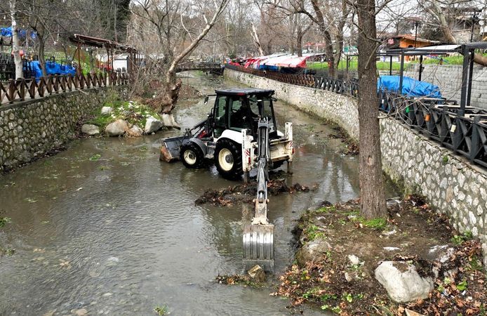 Bursa Büyükşehir'den Misi'de dere ve çevre temizliği