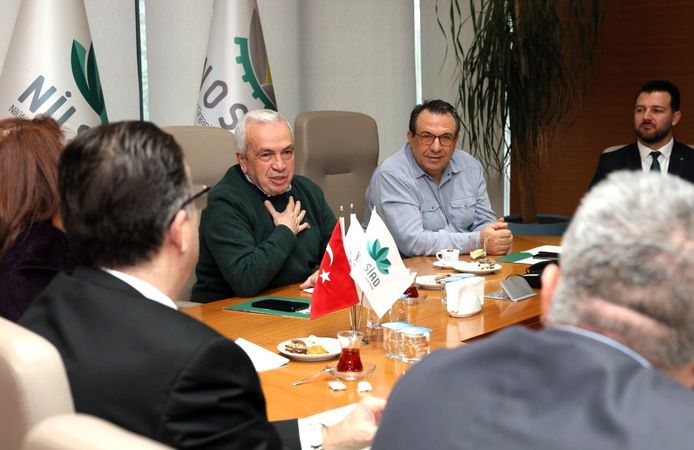 Başkan Şadi Özdemir yüksek teknolojiyi işaret etti