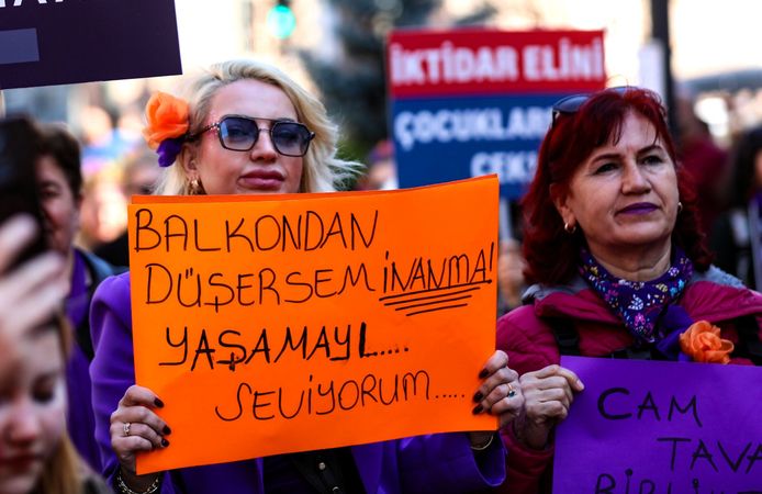 Bursa'da yüzlerce kadın eşitlik ve dayanışma için yürüdü