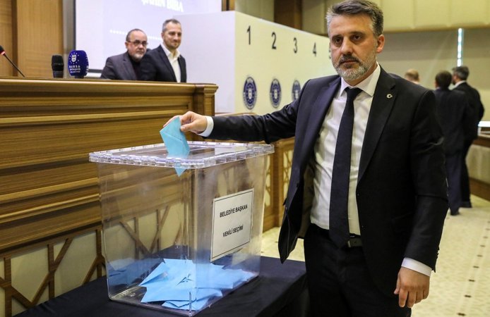Bursa Büyükşehir’de Başkanvekilliğine Şahin Biba seçildi