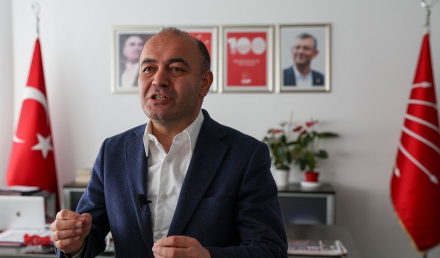 Özgür Karabat: “Mehmet Şimşek ballı ihaleleri görmedi, vatandaştan sonra memuru hedef aldı”