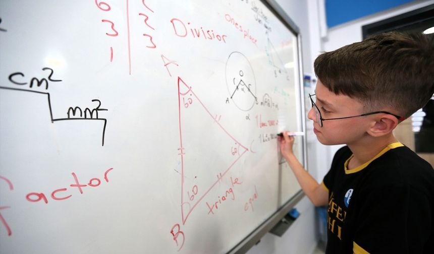 Bursalı Alperen, Uluslararası Caribou Matematik Yarışması'nda birinci oldu