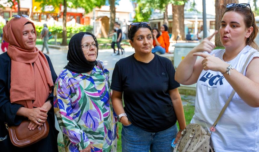 Bursa’nın güzelliklerini işaret diliyle tanıyorlar