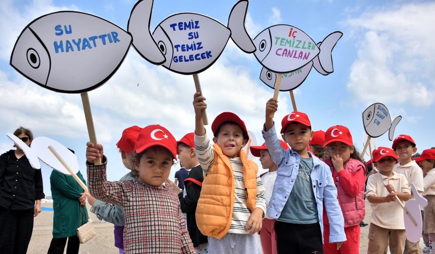 Mavi Bayraklı plajda öğrencilerden anlamlı etkinlik