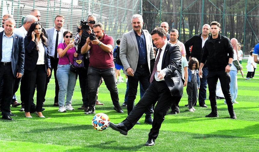 Erkan Aydın, Panenka penaltısı ile Emek Spor Tesislerinin açılışını yaptı