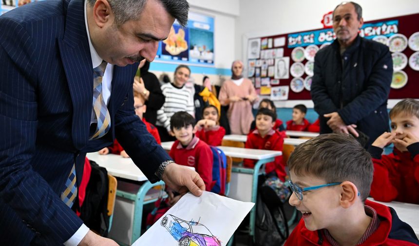 Başkan Yılmaz, öğrencilerin karne heyecanına ortak oldu