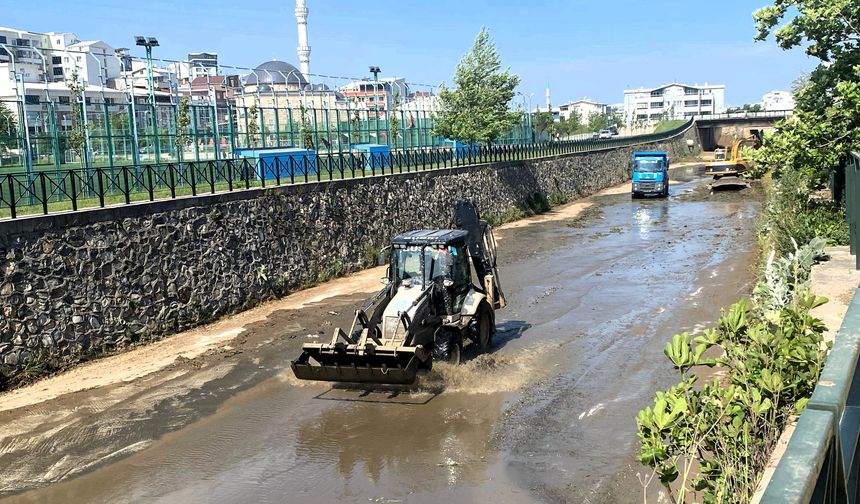 Bursa Büyükşehir’den Mandıras Deresi’nde yaz temizliği