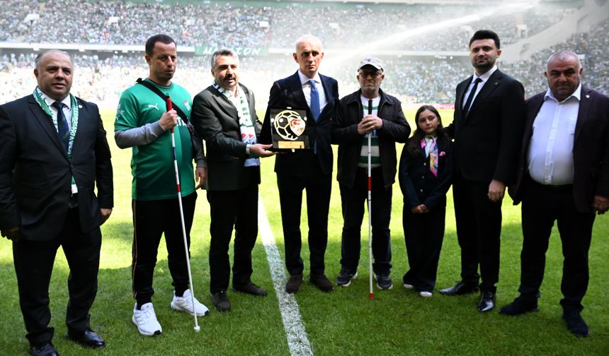 Bursaspor kupayı, Yıldırım Belediyesi ‘Fair Play’i aldı