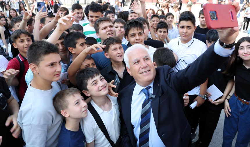 Bursa Büyükşehir'den öğrencilere eğitim desteği
