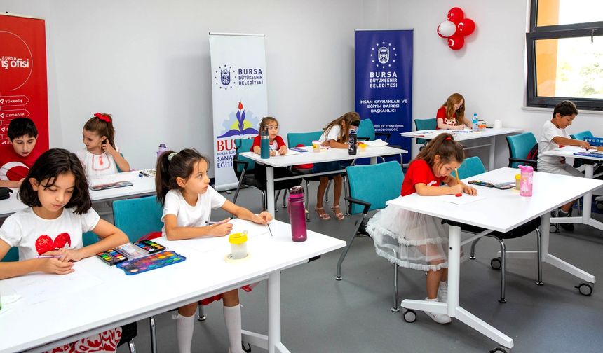 Sanat atölyeleri çocukların hayatlarına renk kattı