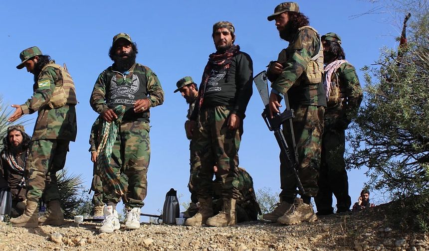 Afganistan ve Pakistan arasında sınır çatışmaları alevlendi