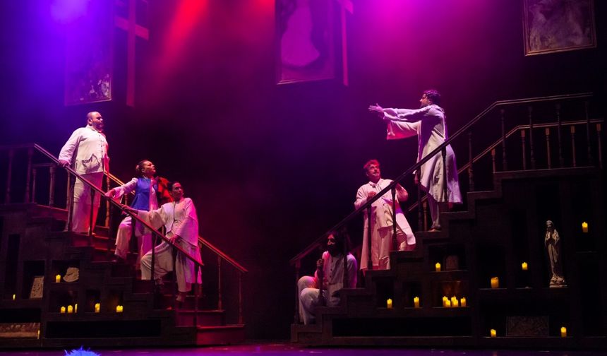 Şehir Tiyatrosu perdelerini öğretmenler için ücretsiz açıyor