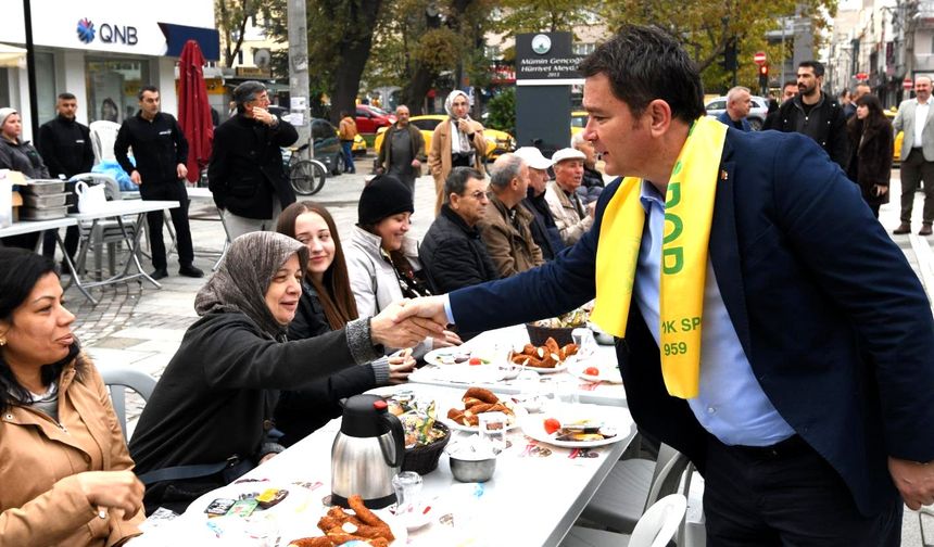 Başkan Aydın, İstiklal Mahallesi’nde talepleri yerinde dinledi
