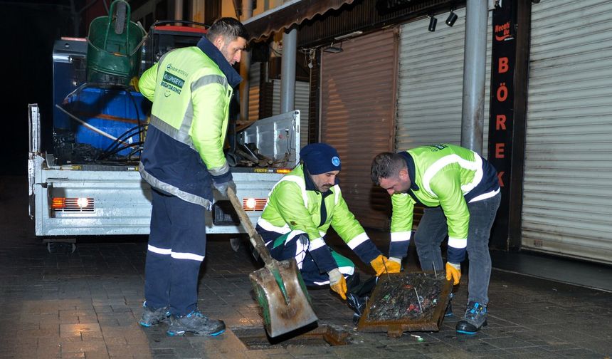 Tarihi Çarşı ve Hanlar Bölgesinde gece mesaisi