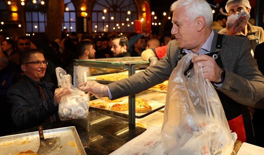Tahanlı pide ve çaylar Başkan Bozbey'den