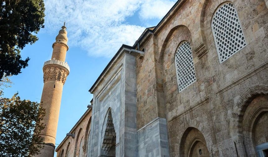 Yıldırımlı gençler tarihi yerinde keşfediyor