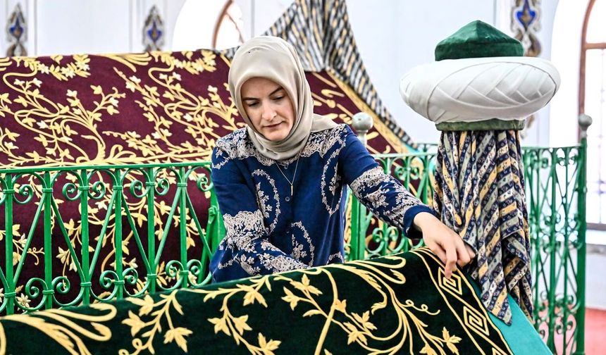 Bursa’da hanedan türbelerindeki puşideler yenileniyor