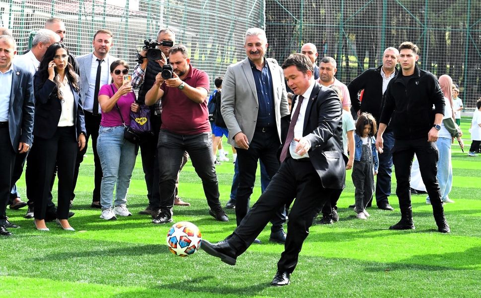 Erkan Aydın, Panenka penaltısı ile Emek Spor Tesislerinin açılışını yaptı