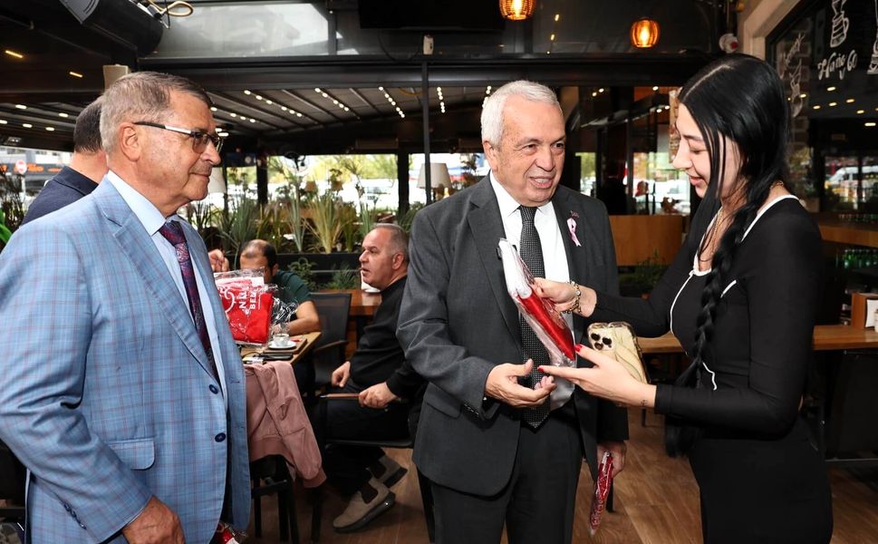 Başkan Şadi Özdemir’den esnafa Cumhuriyet ziyareti