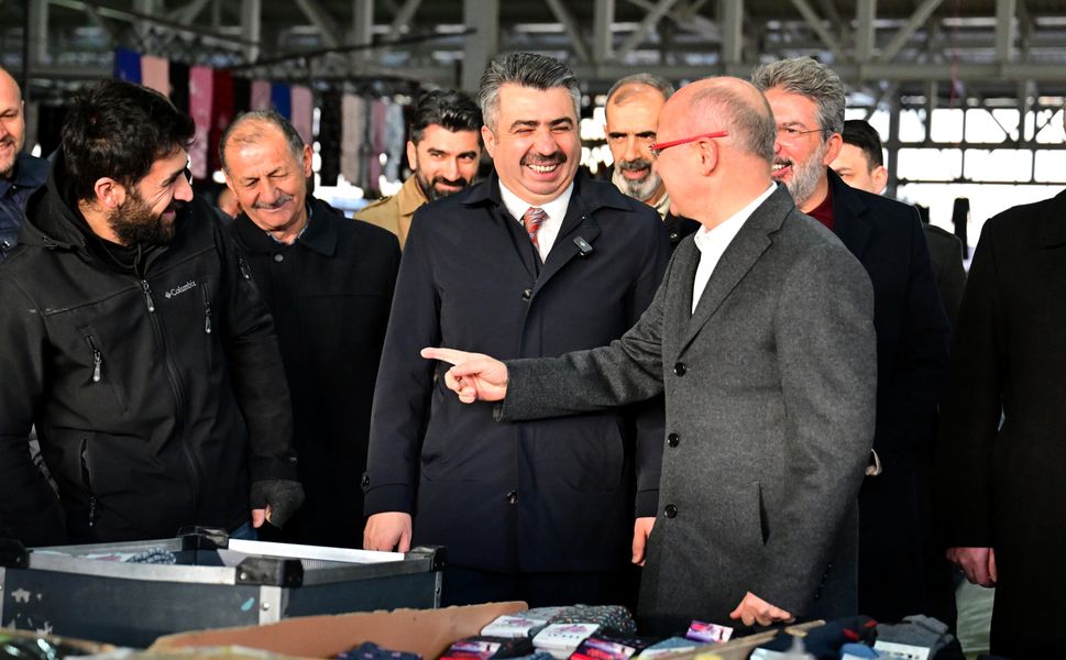 Başkan Yılmaz, Millet Mahallesi’nde pazar esnafı ile buluştu