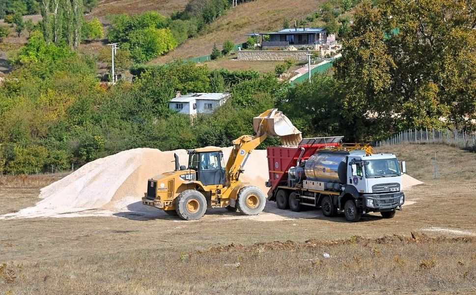 Osmangazi’de ulaşım seferberliği: 3 mahallede 15 kilometrelik yol yenileniyor