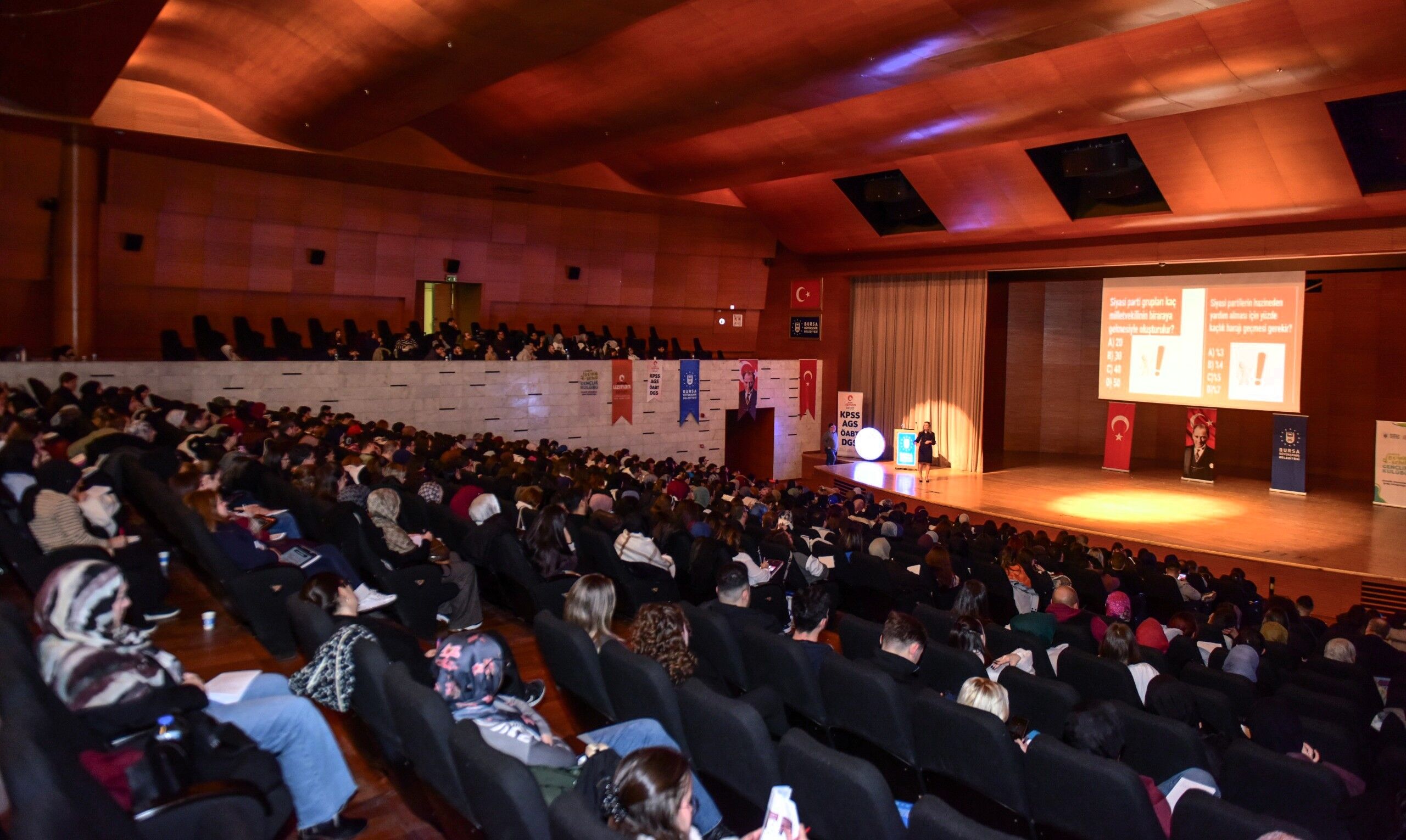 Gençler Büyükşehir'le KPSS'ye hazırlanıyor