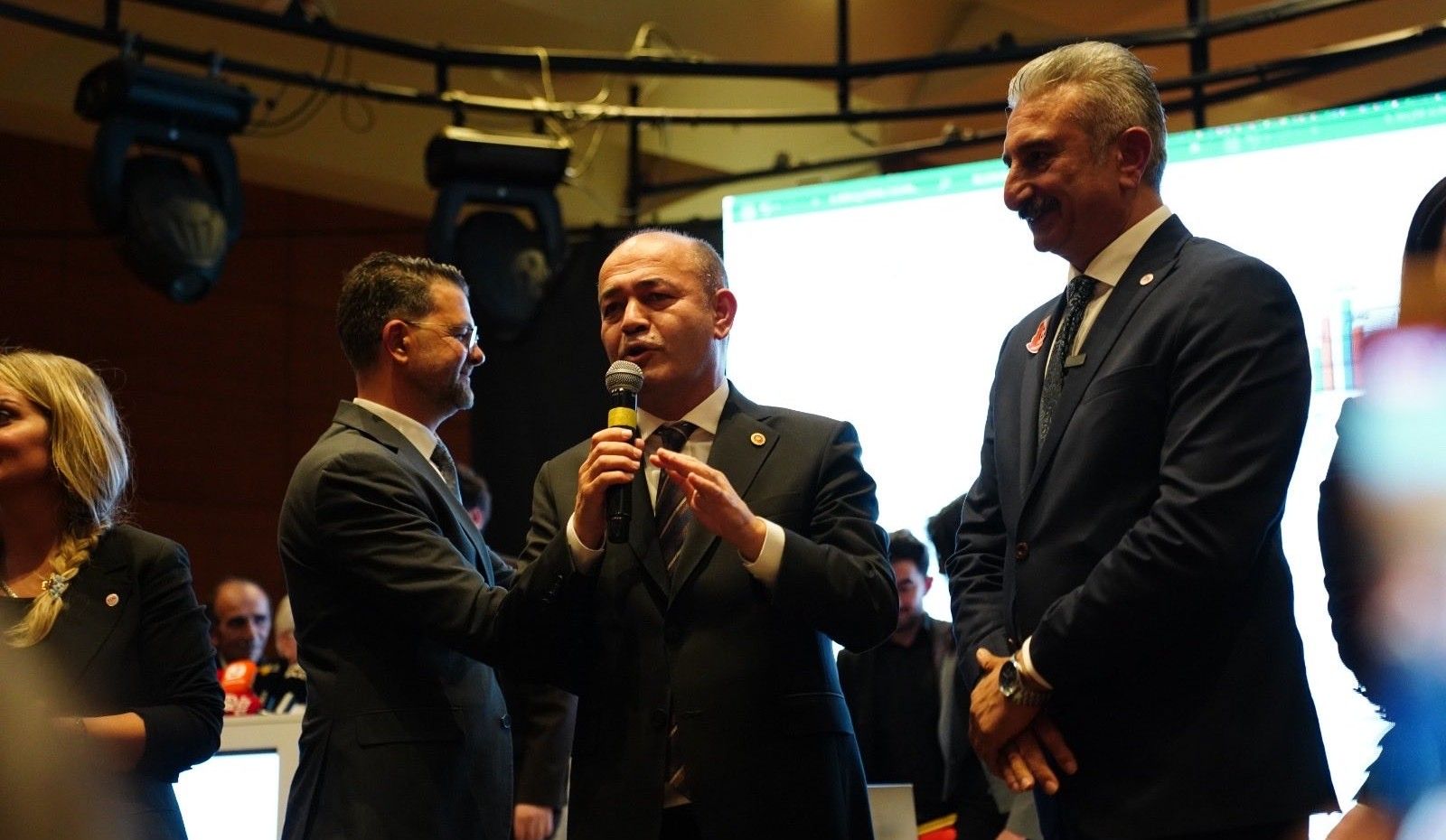 Yine, yeni, yeniden! Nihat Yeşiltaş 1207 oy farkla başkan seçildi